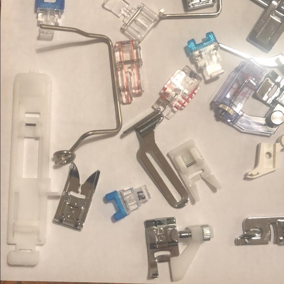 Huge set of universal sewing machine feet. - Picture 5 of 5